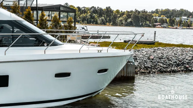 Sealine F380