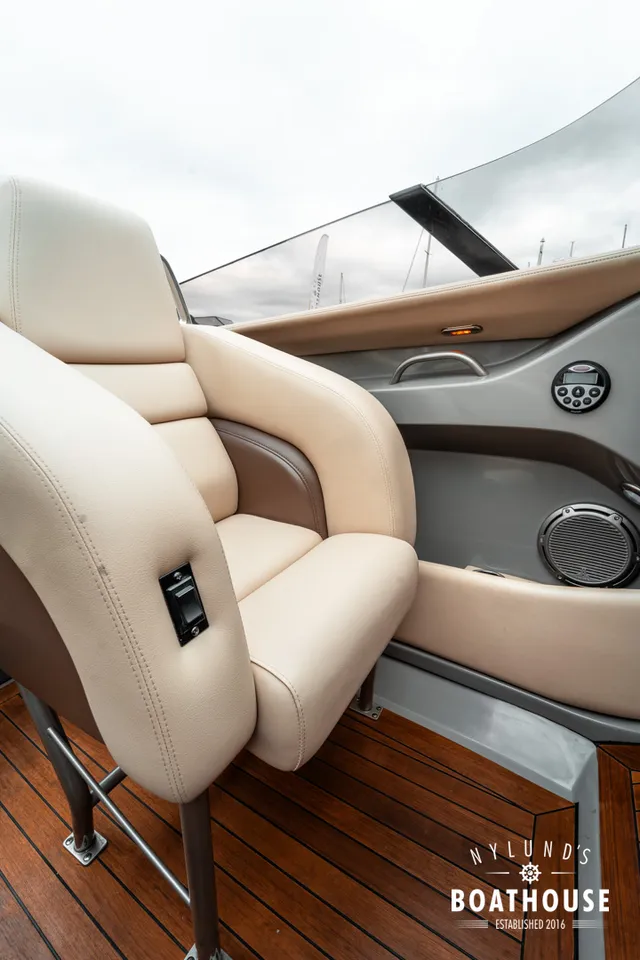 Donzi 28 Fearless Yacht